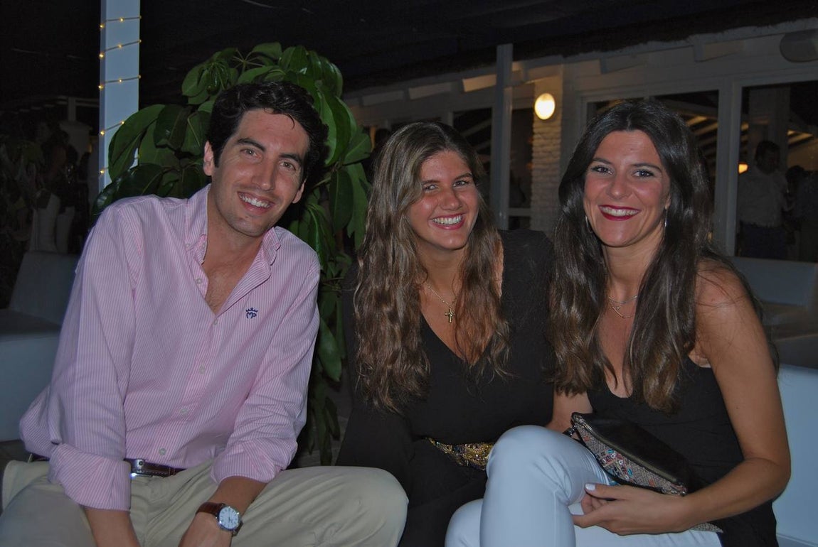 Manuel González, Pilar Bajo de Ysasi y Rocío Fontán