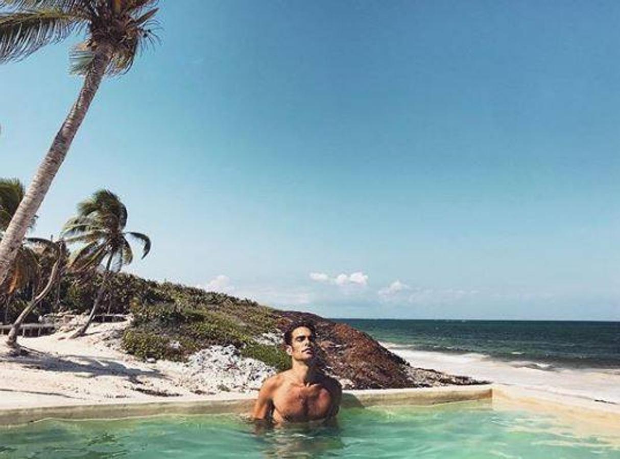 Jon Kortajarena. El actor y modelo fue de los primeros en mostrar imágenes veraniegas en las redes sociales. En mayo se desplazó hasta Tulum, una localidad de la costa caribeña de la península de Yucatán (México) donde disfrutó de unos días de sol y playa