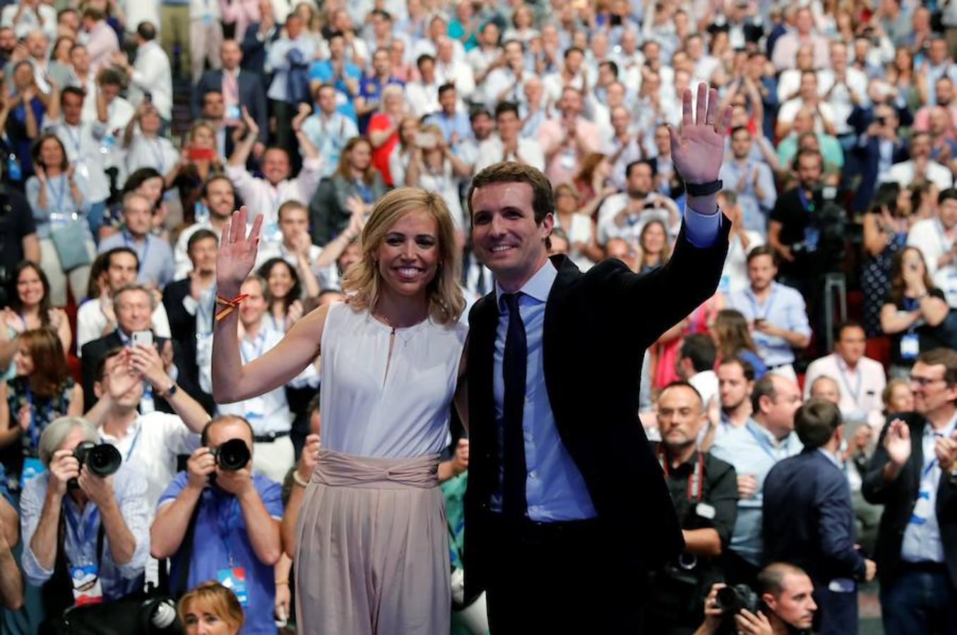 Ambos forman una excelente pareja. Torres ha apoyado a su marido en toda la campaña por el liderazgo del PP. Siempre que su trabajo se lo ha permitido ha acompañado a Casado a los actos oficiales. 