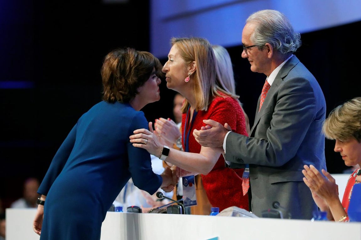 Este sábado se decidirá al próximo presidente del PP que relevará a Mariano Rajoy tras los dicursos de los candidatos: Soraya Sáenz de Santamaría y Pablo Casado. 