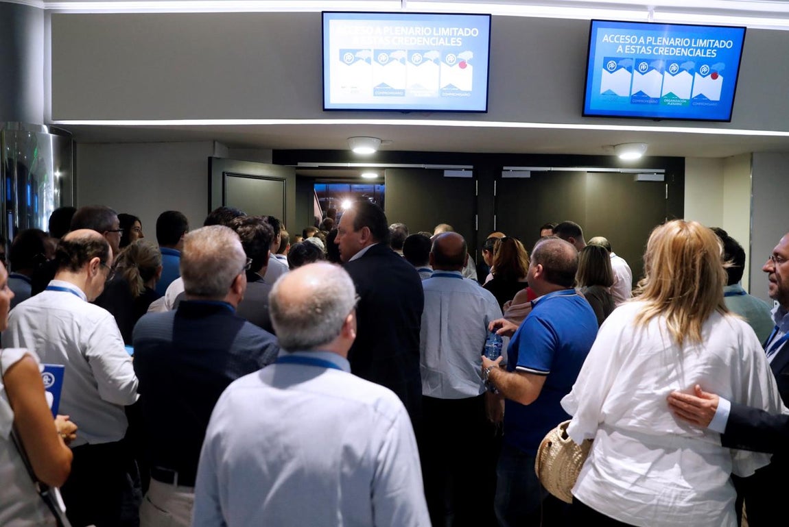 Este sábado se decidirá al próximo presidente del PP que relevará a Mariano Rajoy tras los dicursos de los candidatos: Soraya Sáenz de Santamaría y Pablo Casado. 