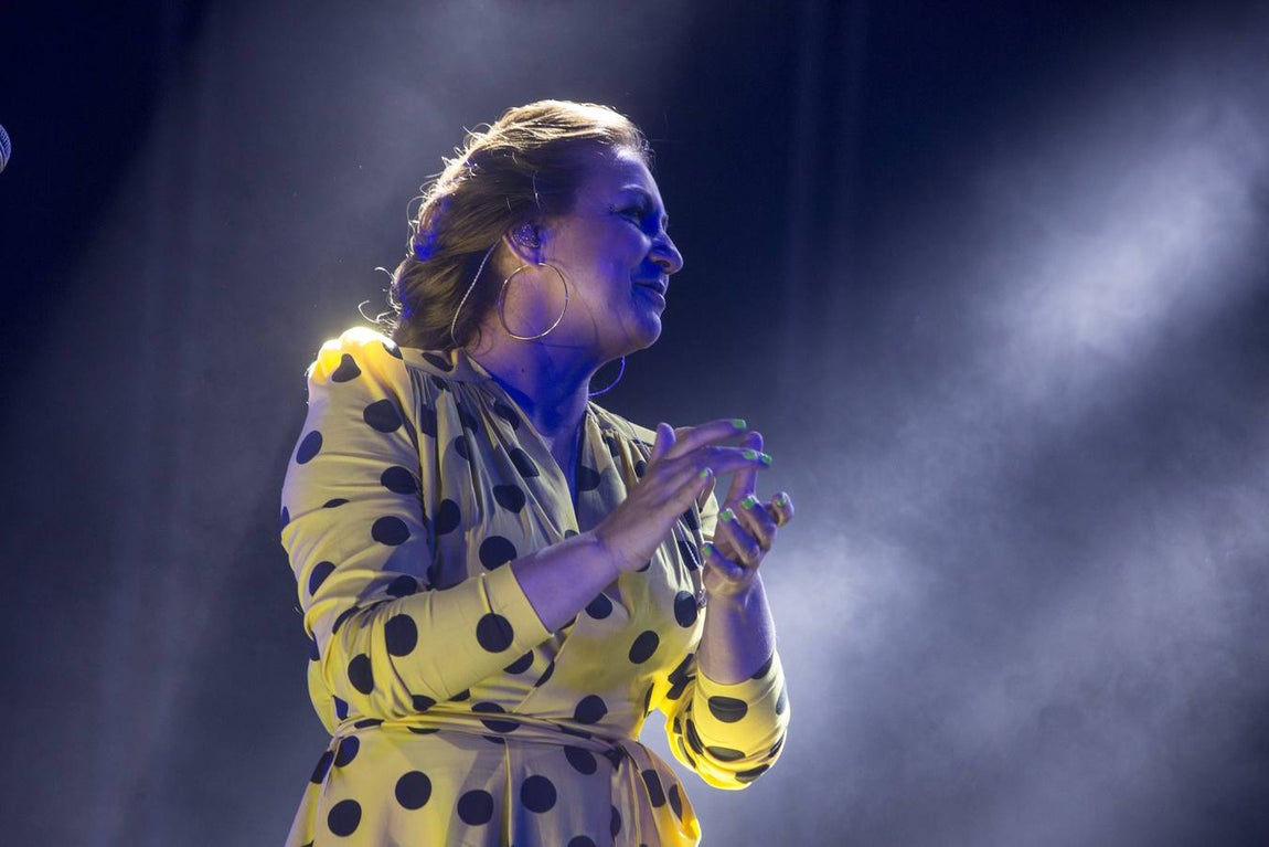Niña Pastori y Antonio Carmona derrochan magia y sal en su concierto en Sancti Petri