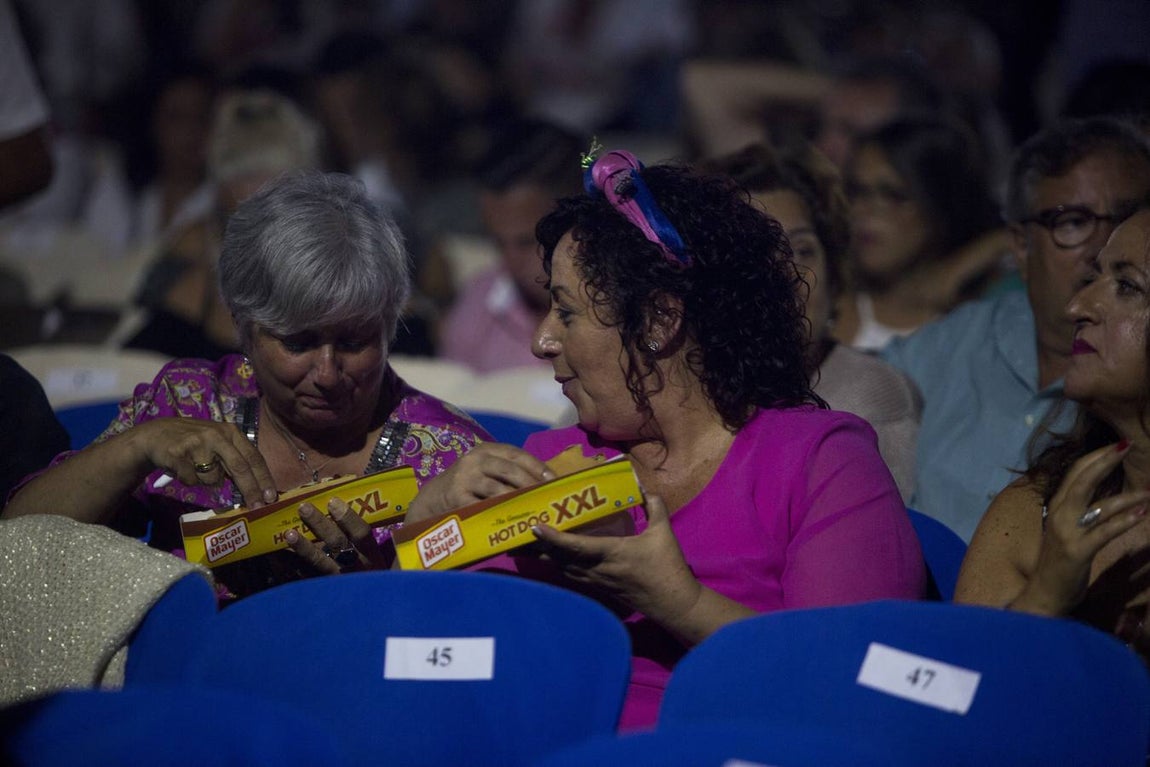 Niña Pastori y Antonio Carmona derrochan magia y sal en su concierto en Sancti Petri