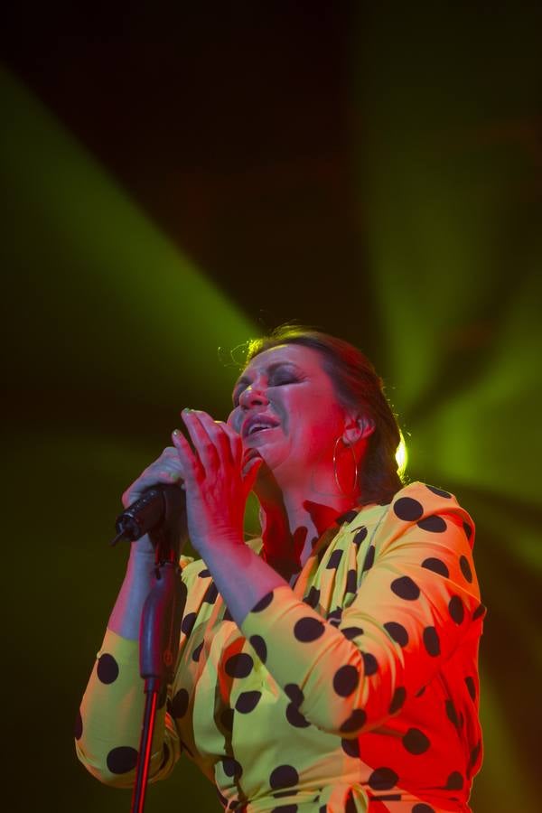 Niña Pastori y Antonio Carmona derrochan magia y sal en su concierto en Sancti Petri