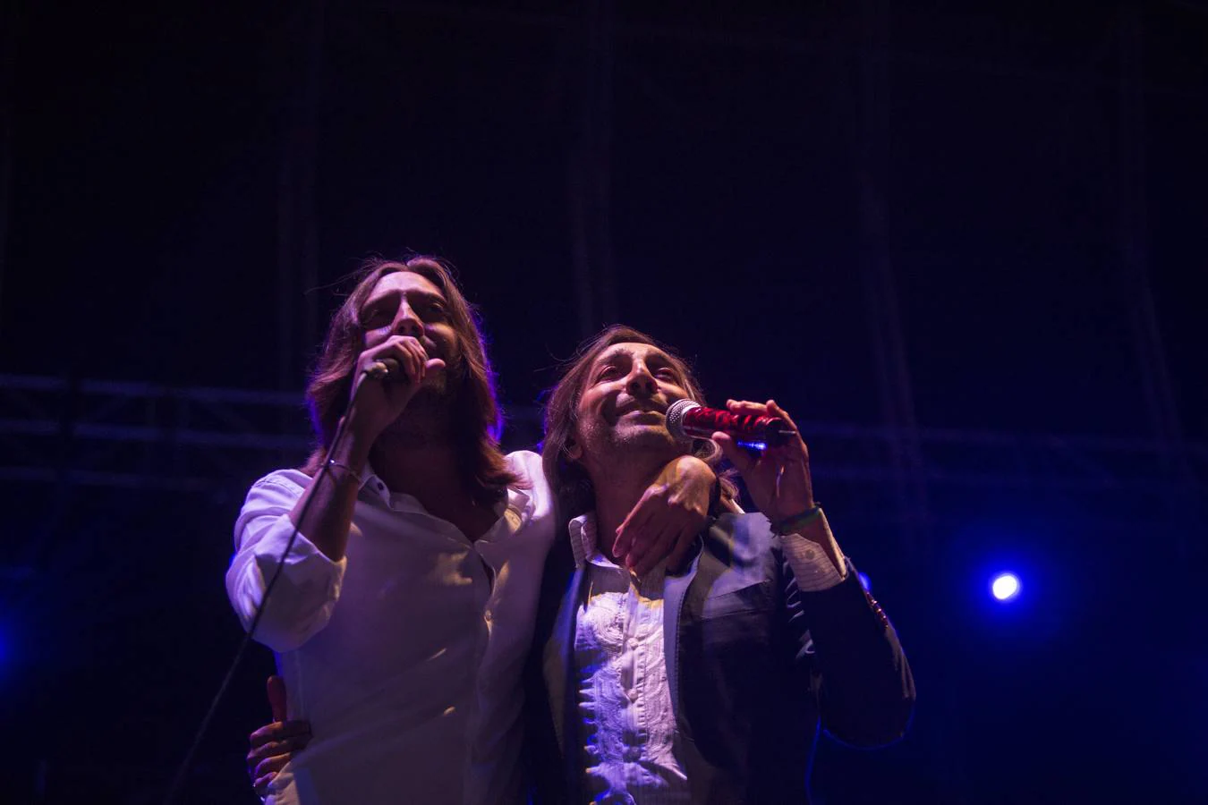 Niña Pastori y Antonio Carmona derrochan magia y sal en su concierto en Sancti Petri