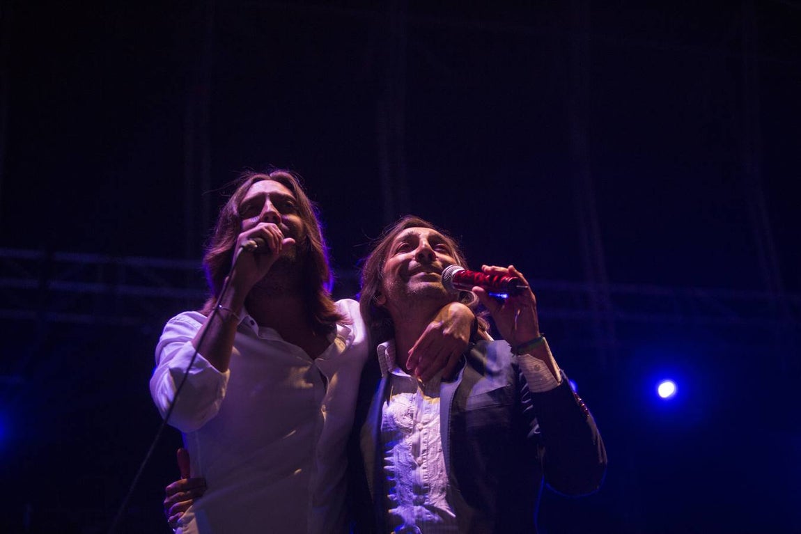 Niña Pastori y Antonio Carmona derrochan magia y sal en su concierto en Sancti Petri