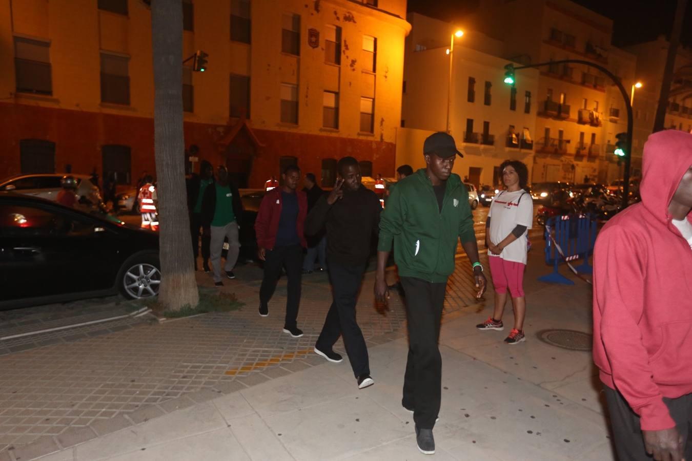 Cádiz acoge a más de un centenar de inmigrantes en el polideportivo Mirandilla