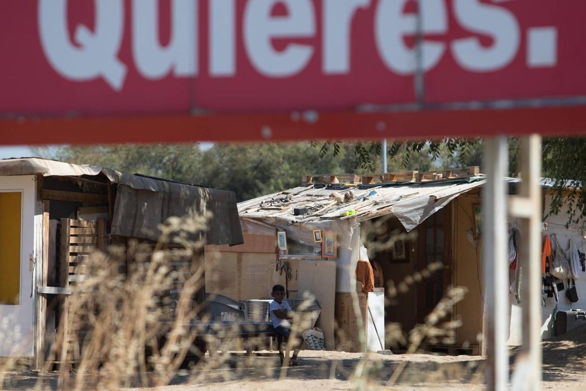 El asentamiento de chabolas en el camino Carbonel, en imágenes