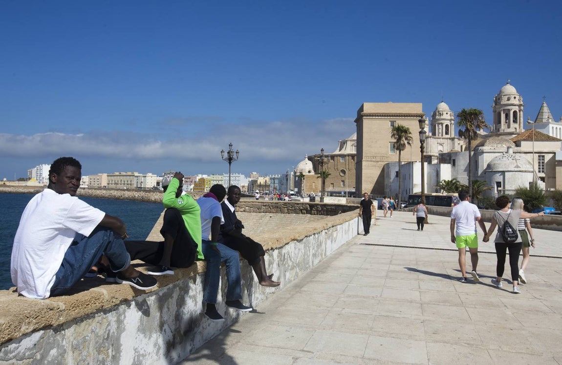 Un centenar de inmigrantes acogidos en la Mirandilla