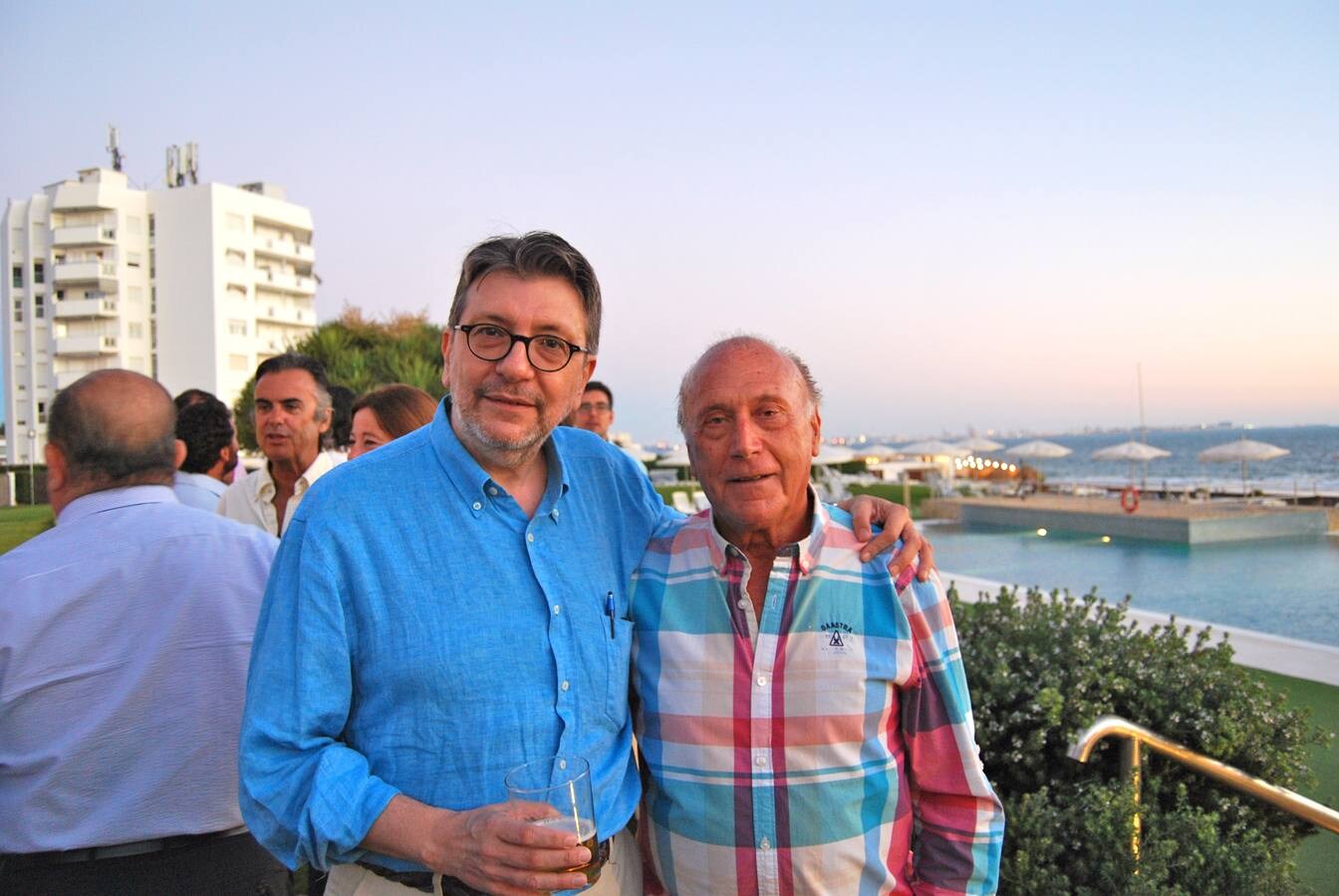 Ignacio Camacho y Fernando Delgado, ex interventor de Sevillana. 