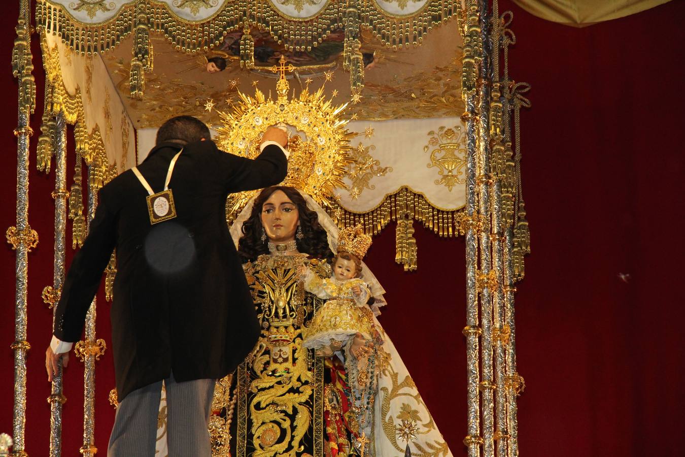 La coronación de la Virgen del Carmen, en imágenes