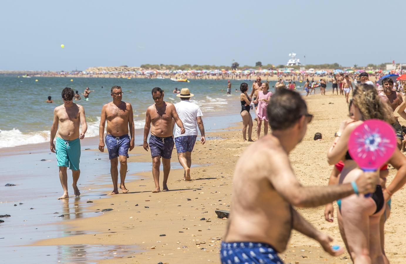 Jornada de playa en Mazagón, en imágenes