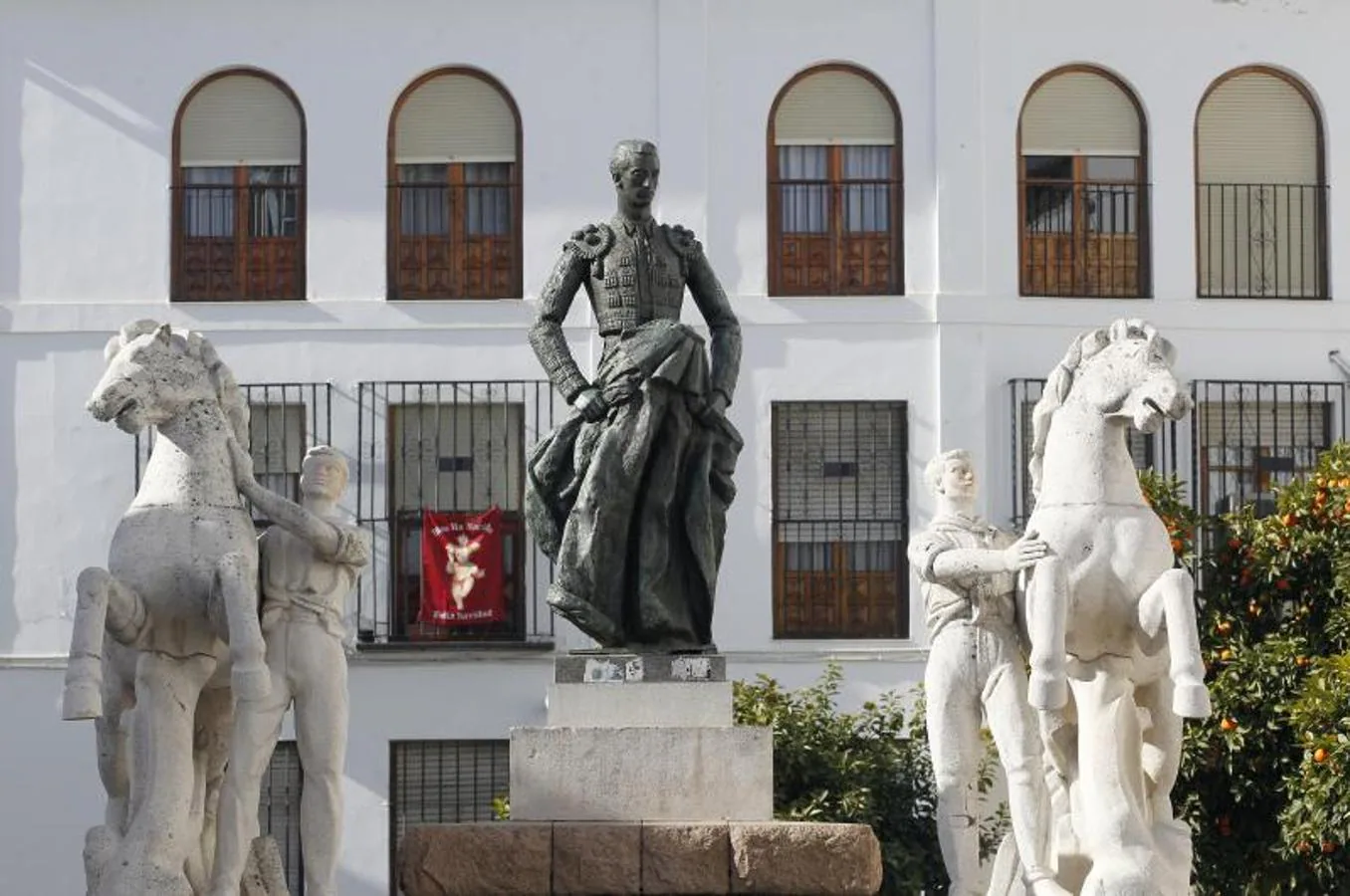 Estatua homenaje a Manolete en Córdoba. 