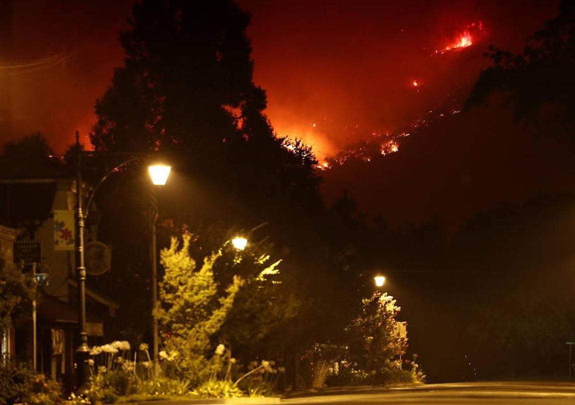 Los quince incendios de California han arrasado ya 113.300 hectáreas. 