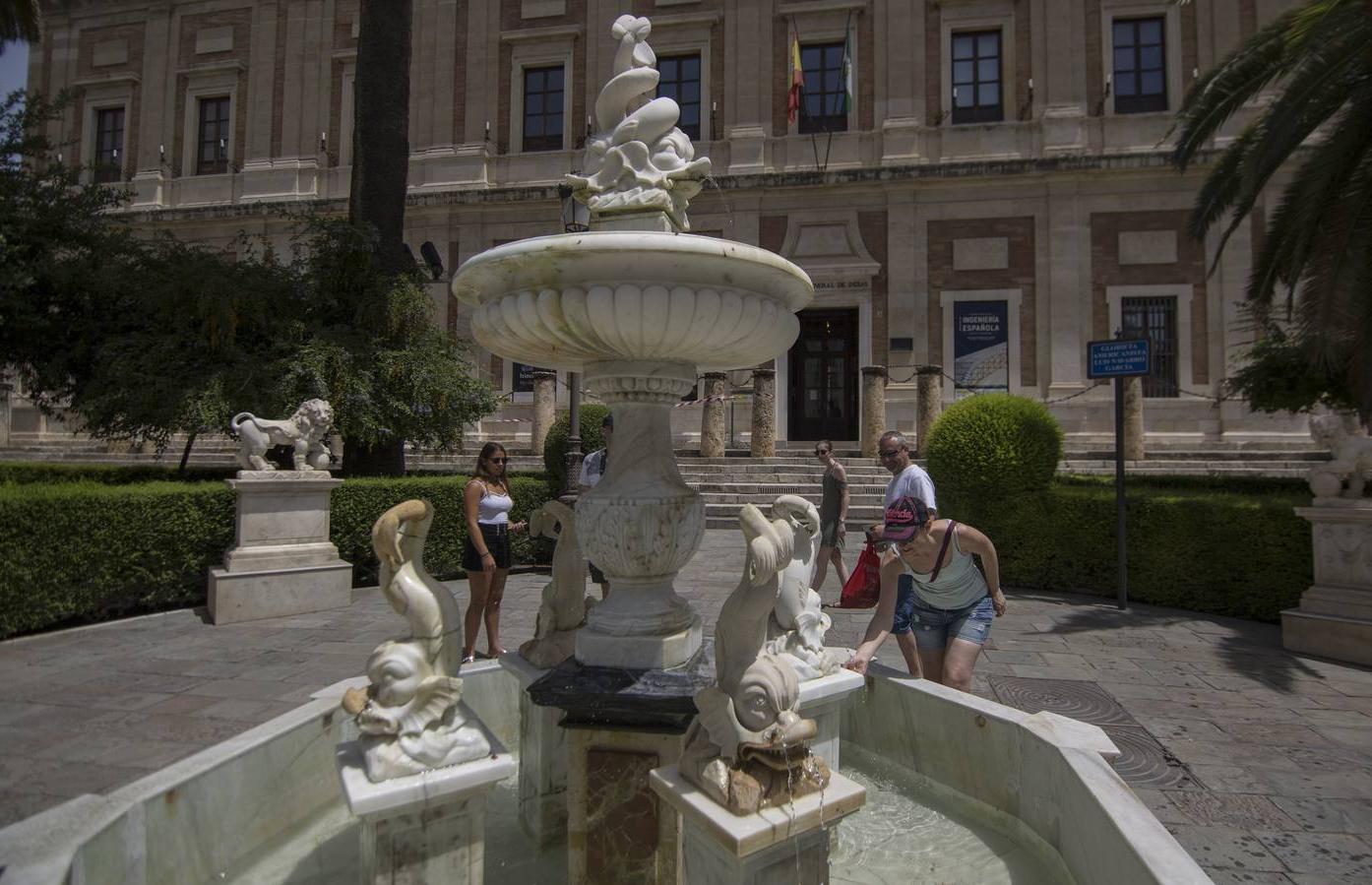 El primer día de la ola de calor en Sevilla