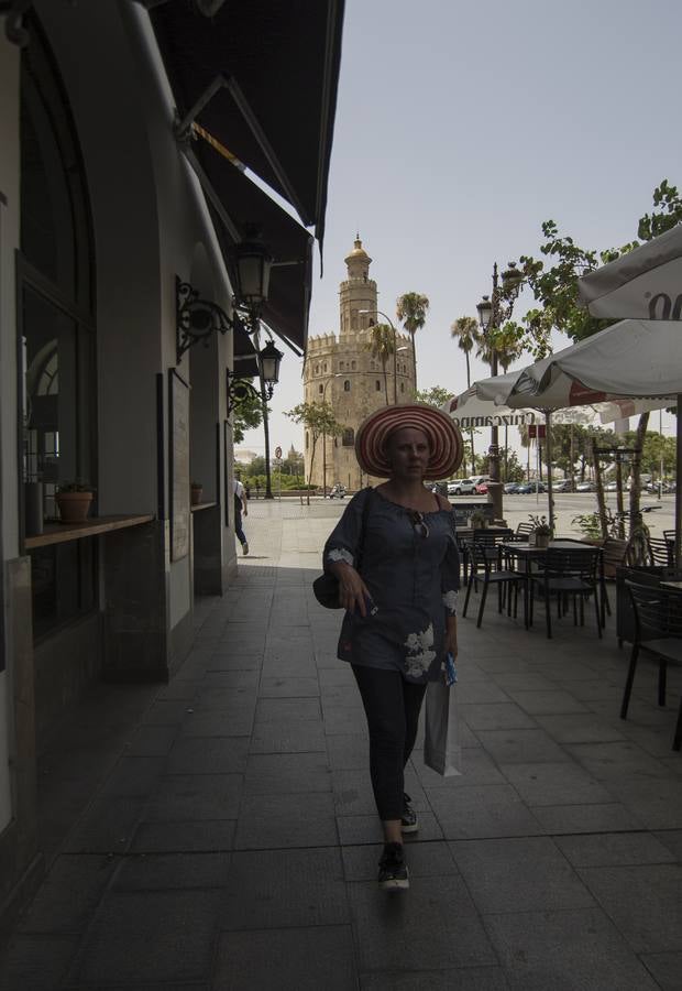 El primer día de la ola de calor en Sevilla