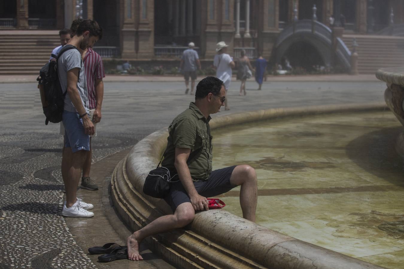 El primer día de la ola de calor en Sevilla