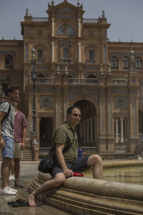 El primer día de la ola de calor en Sevilla