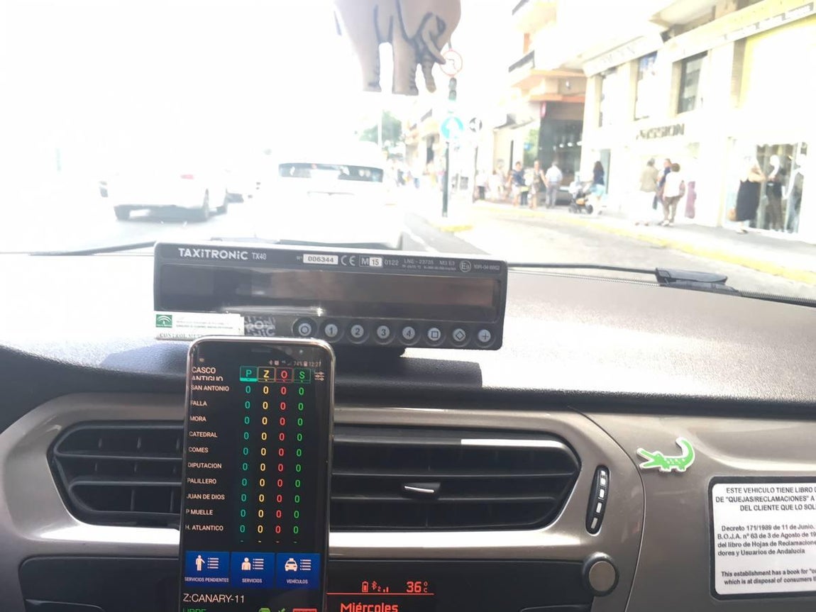 Galería fotos: La protesta de los taxistas de Cádiz en imágenes