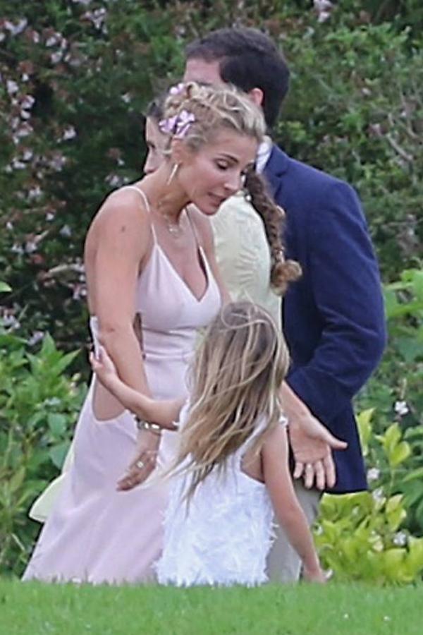 Salen a la luz fotografías de la boda del hermano de Pataky