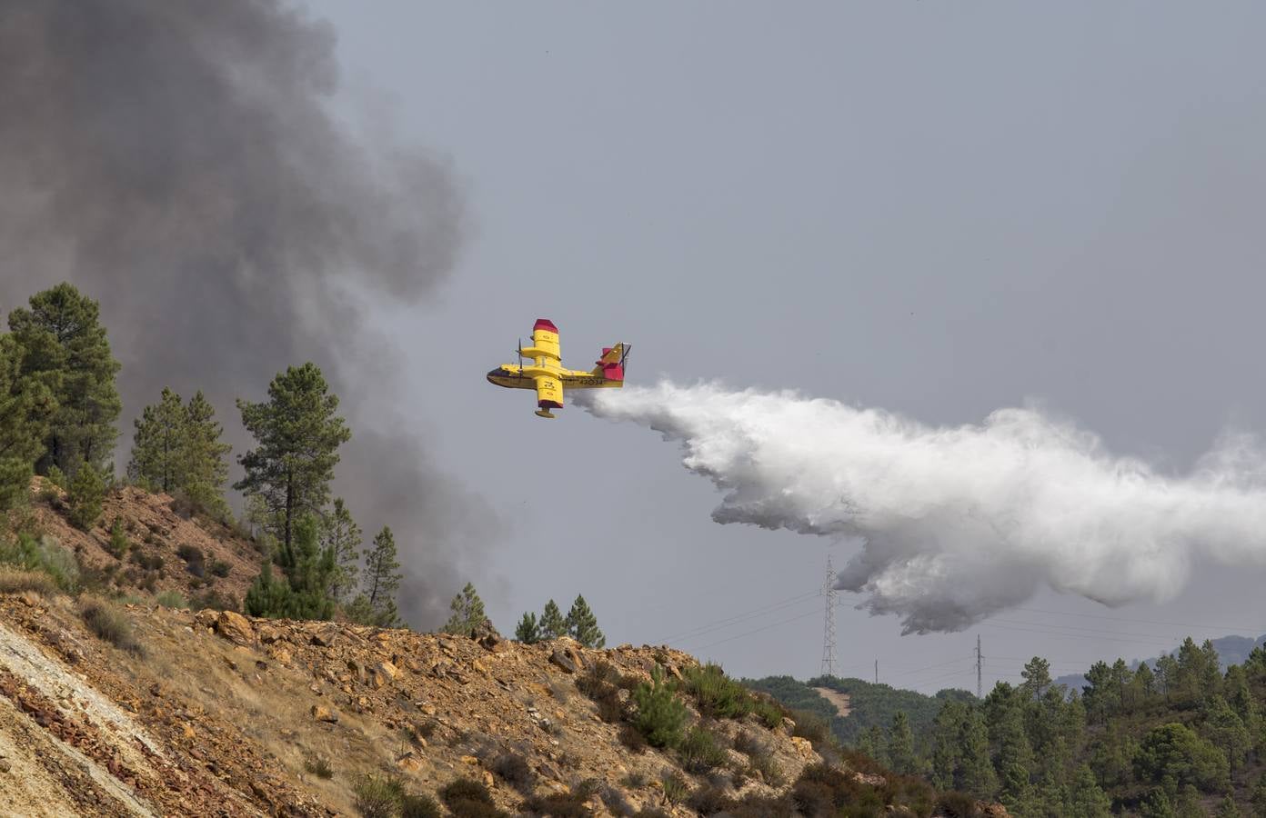 Impactantes imágenes del incendio de Nerva en Huelva