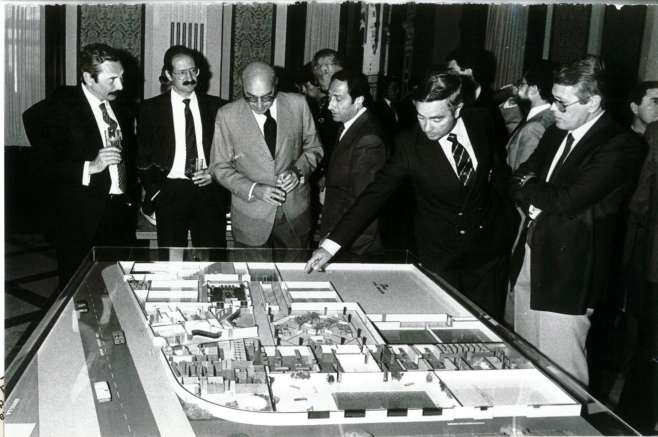 Presentación del proyecto del Club Antares en abril de 1985