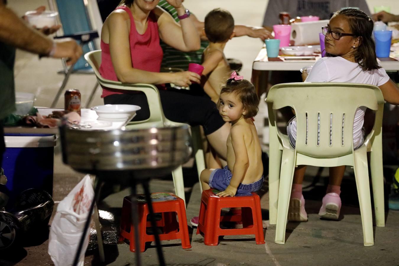 El Arenal en la noche más calurosa del verano, en imágenes