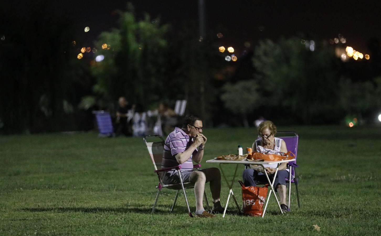 El Arenal en la noche más calurosa del verano, en imágenes