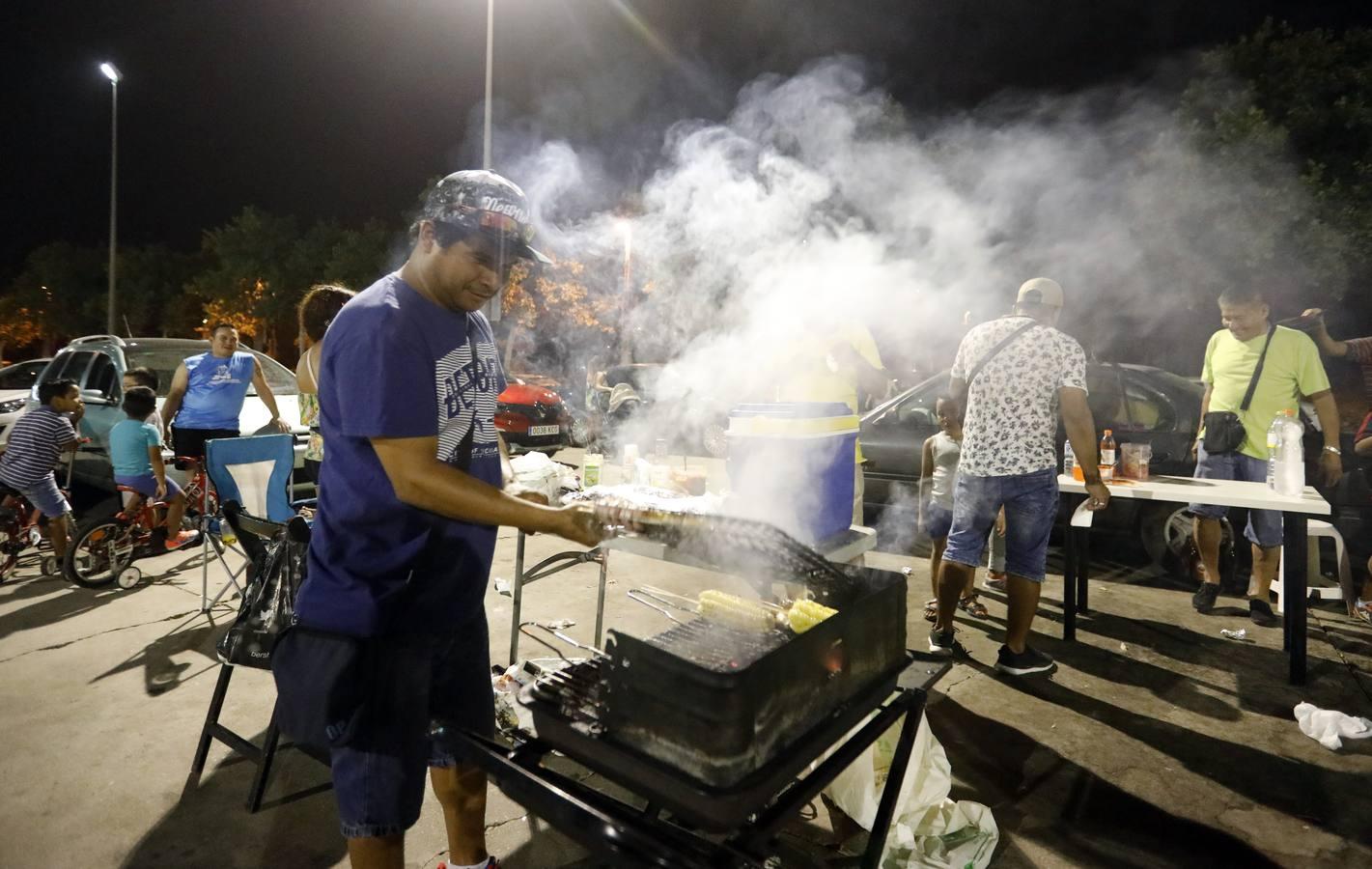 El Arenal en la noche más calurosa del verano, en imágenes