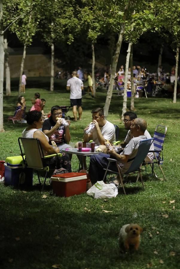 El Arenal en la noche más calurosa del verano, en imágenes