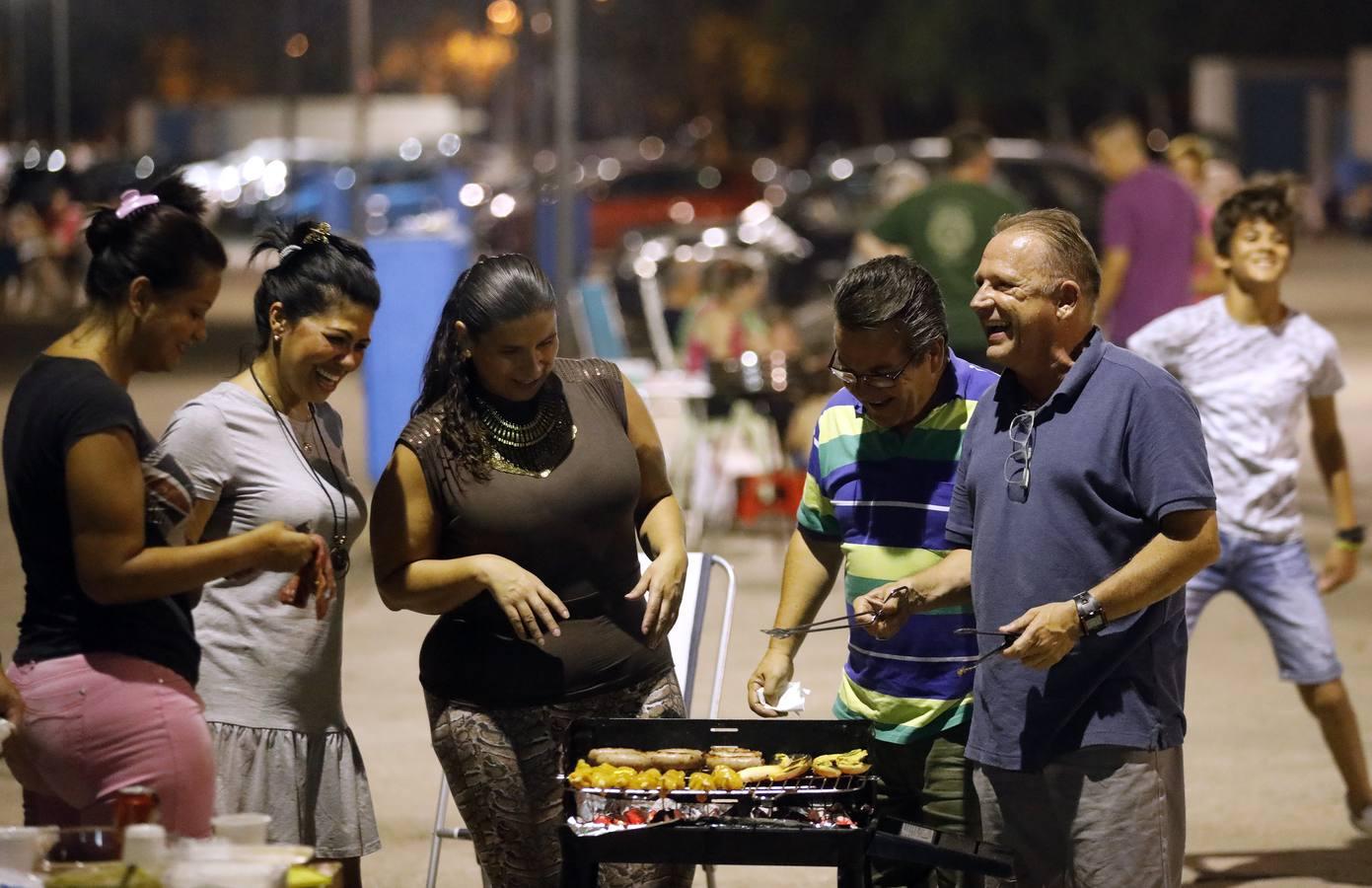 El Arenal en la noche más calurosa del verano, en imágenes