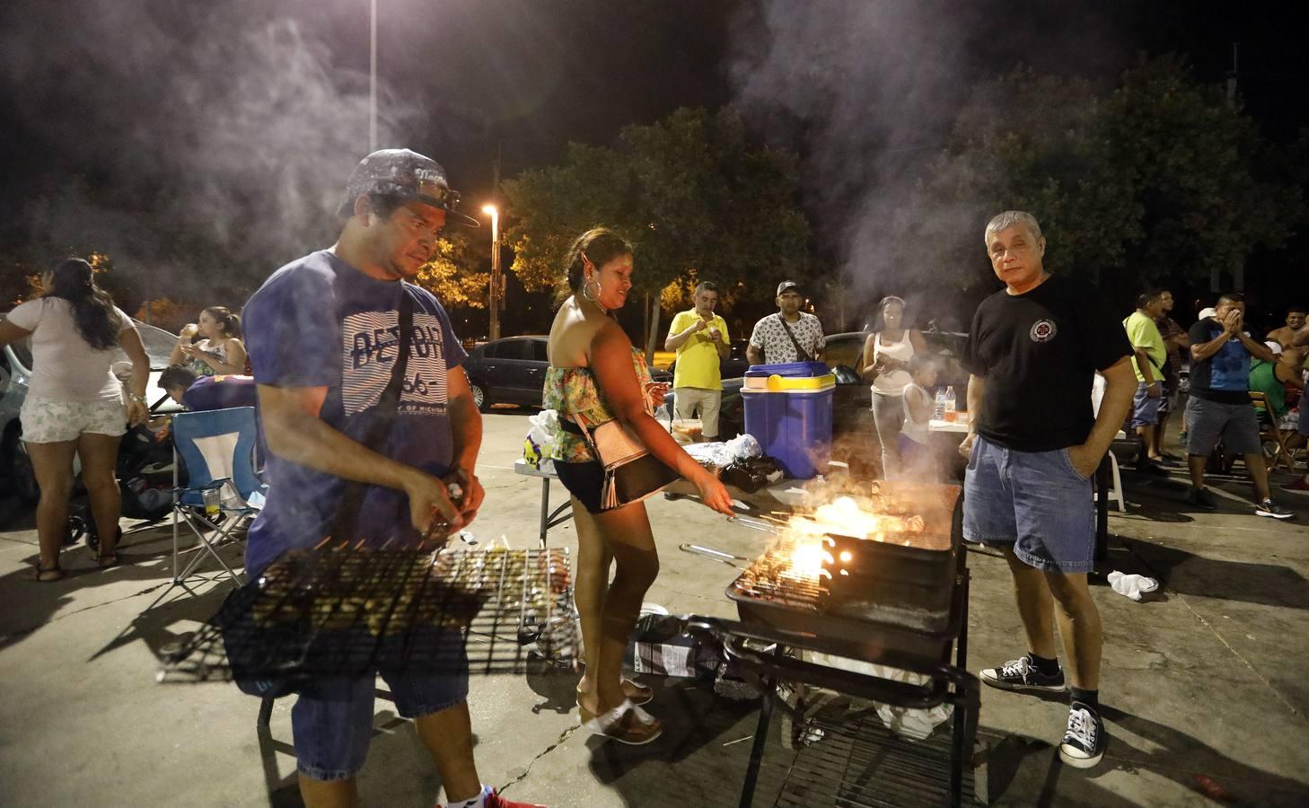 El Arenal en la noche más calurosa del verano, en imágenes