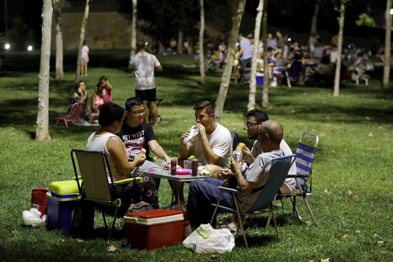 El Arenal en la noche más calurosa del verano, en imágenes