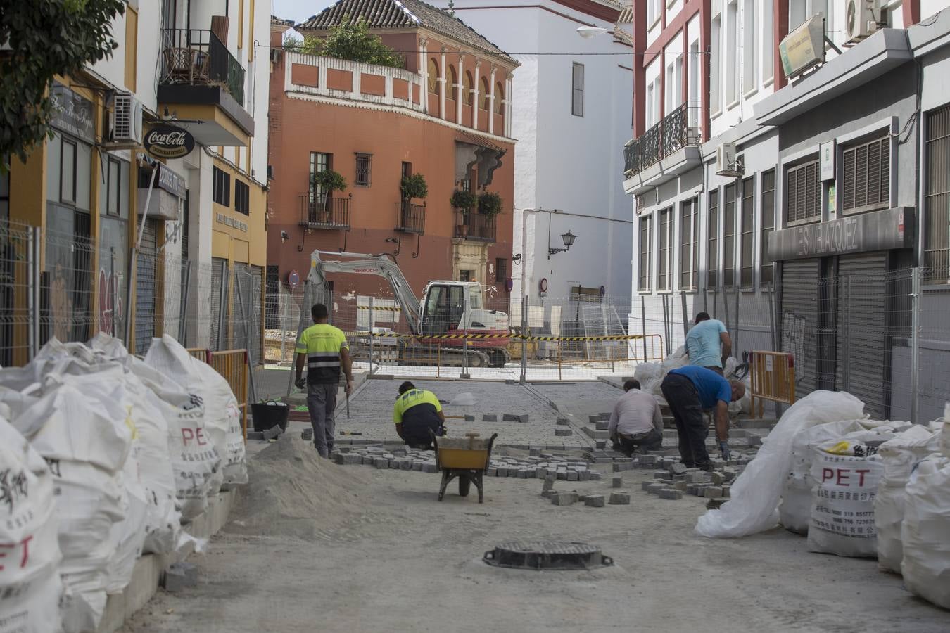 De zanja en zanja por las calles de Sevilla