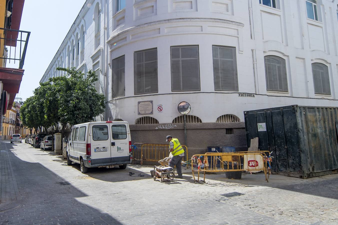 De zanja en zanja por las calles de Sevilla