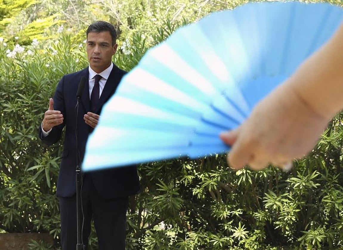 Rueda de prensa de Pedro Sánchez posterior a su encuentro con Felipe VI. 