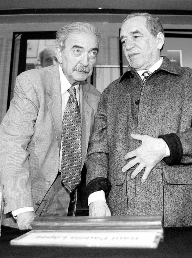 El poeta Juan Gelman junto a Gabriel García Márquez. 