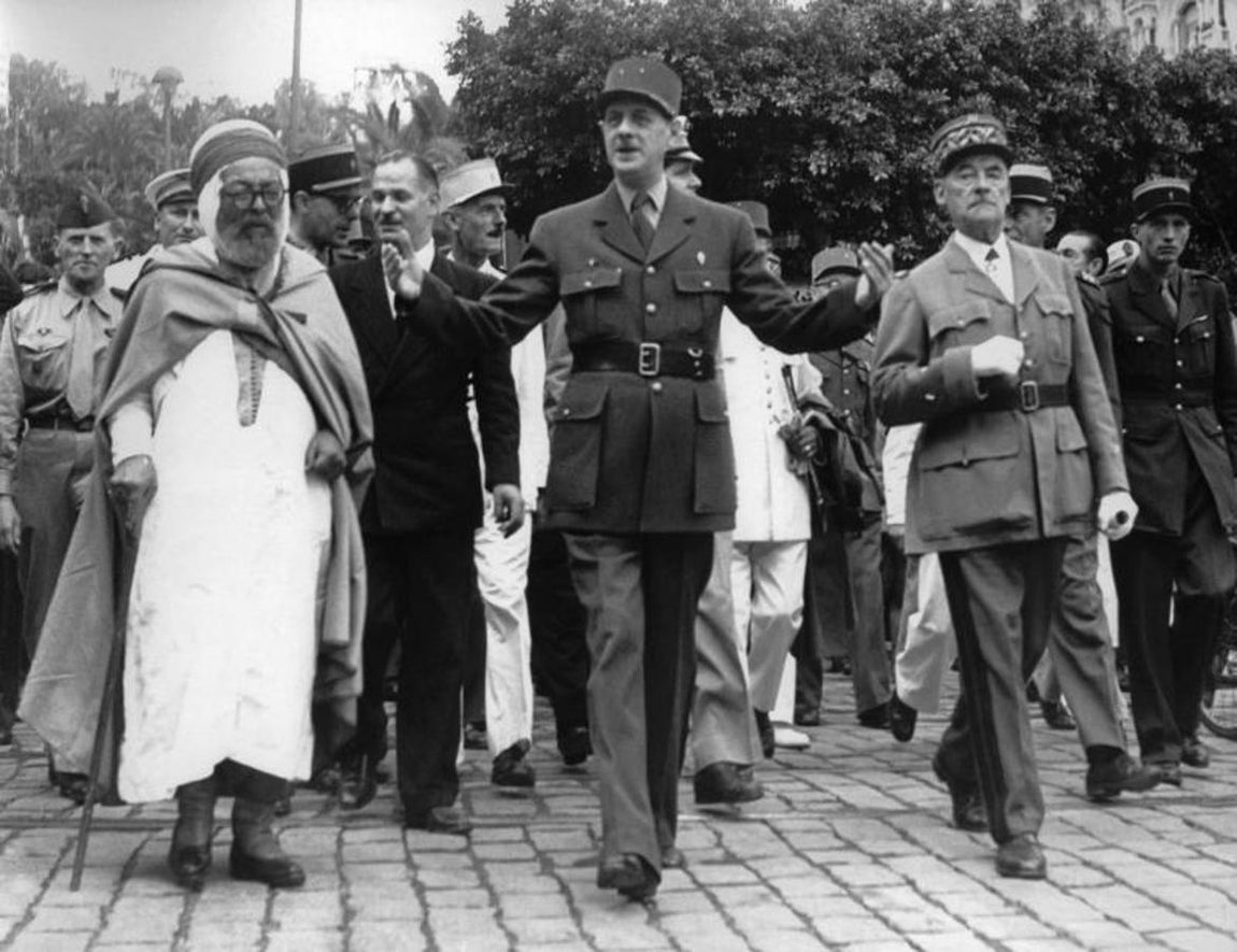 Fotografía de De Gaulle durante una visita a Argel en el año 1947. 