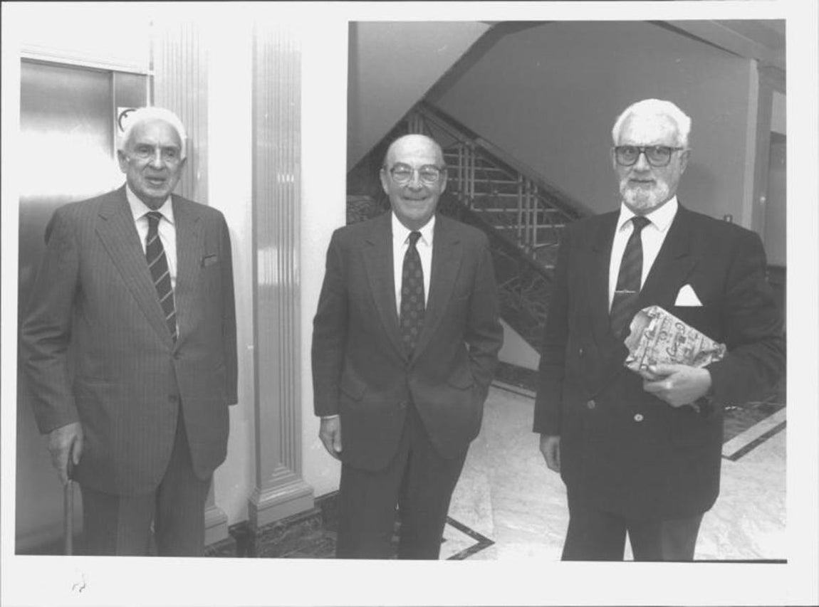 Encuentro entre Severo Ochoa, el Nobel Kornberg y Julio Rodríguez Villanueva. 