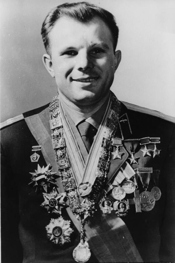 El primer hombre que conquistó el espacio y sus condecoraciones. 