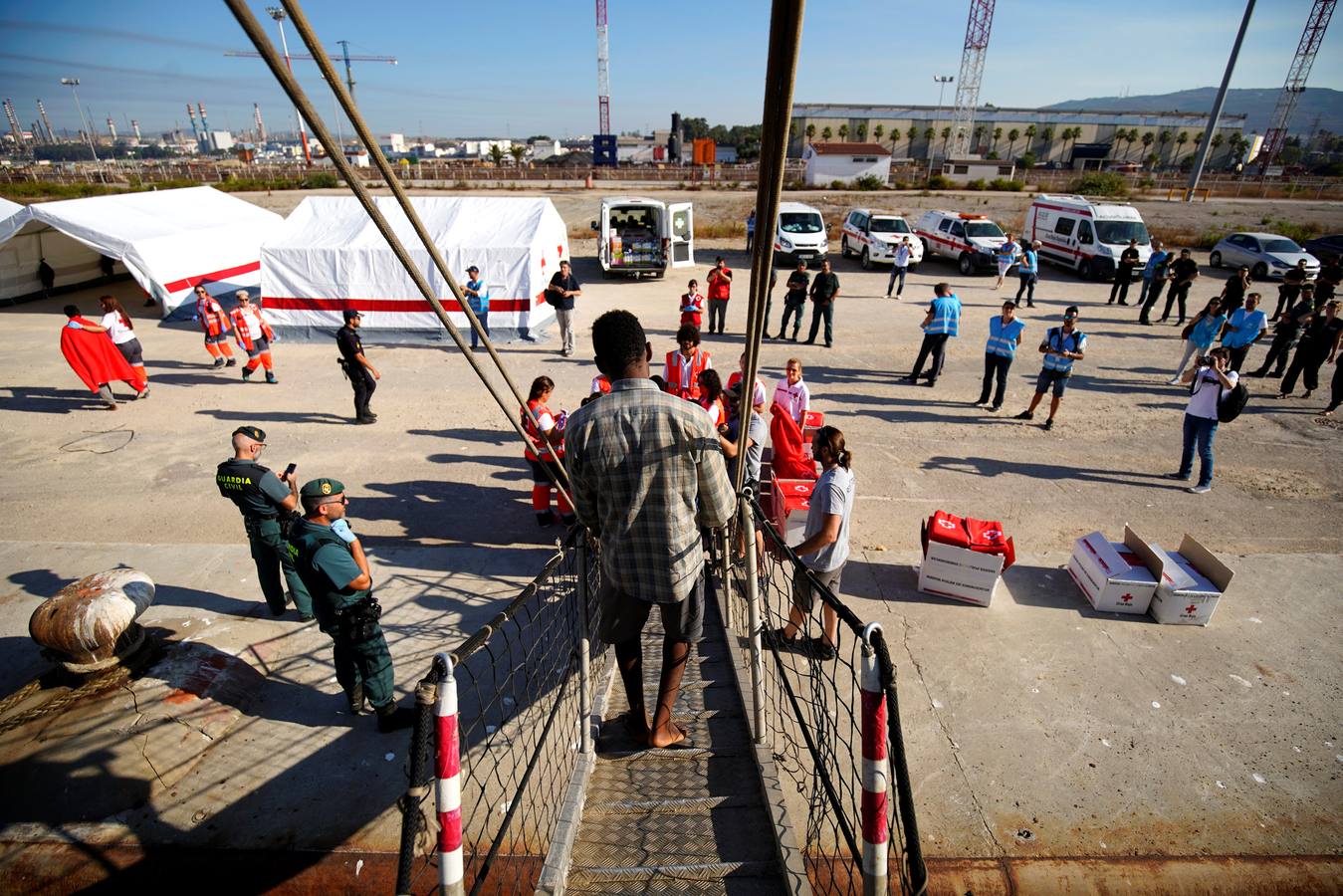 FOTOS: Así ha sido la llegada de los refugiados del Open Arms