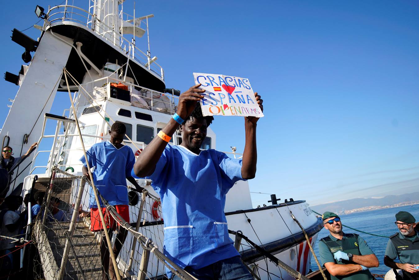 FOTOS: Así ha sido la llegada de los refugiados del Open Arms