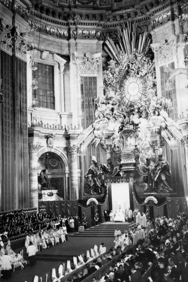 Lectura del decreto de canonización de San Juan de Ribera por Juan XXIII. 