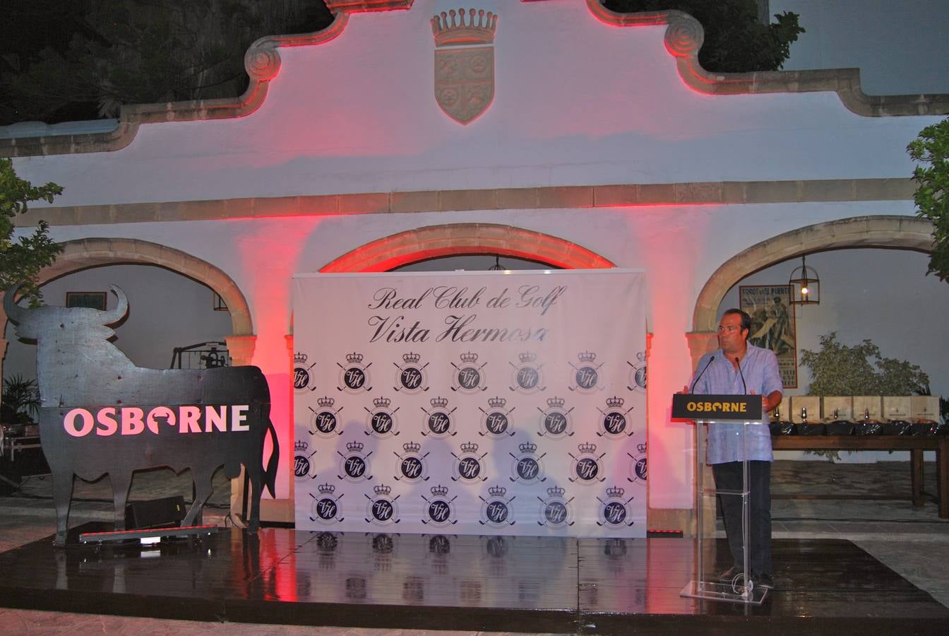 Iván Llanza, director de comunicación del Grupo Osborne presentando la entrega de premios