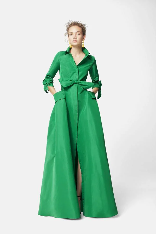 Vestido camisero de tafeta en color verde de Carolina Herrera. Precio: 445€ (antes 890€).