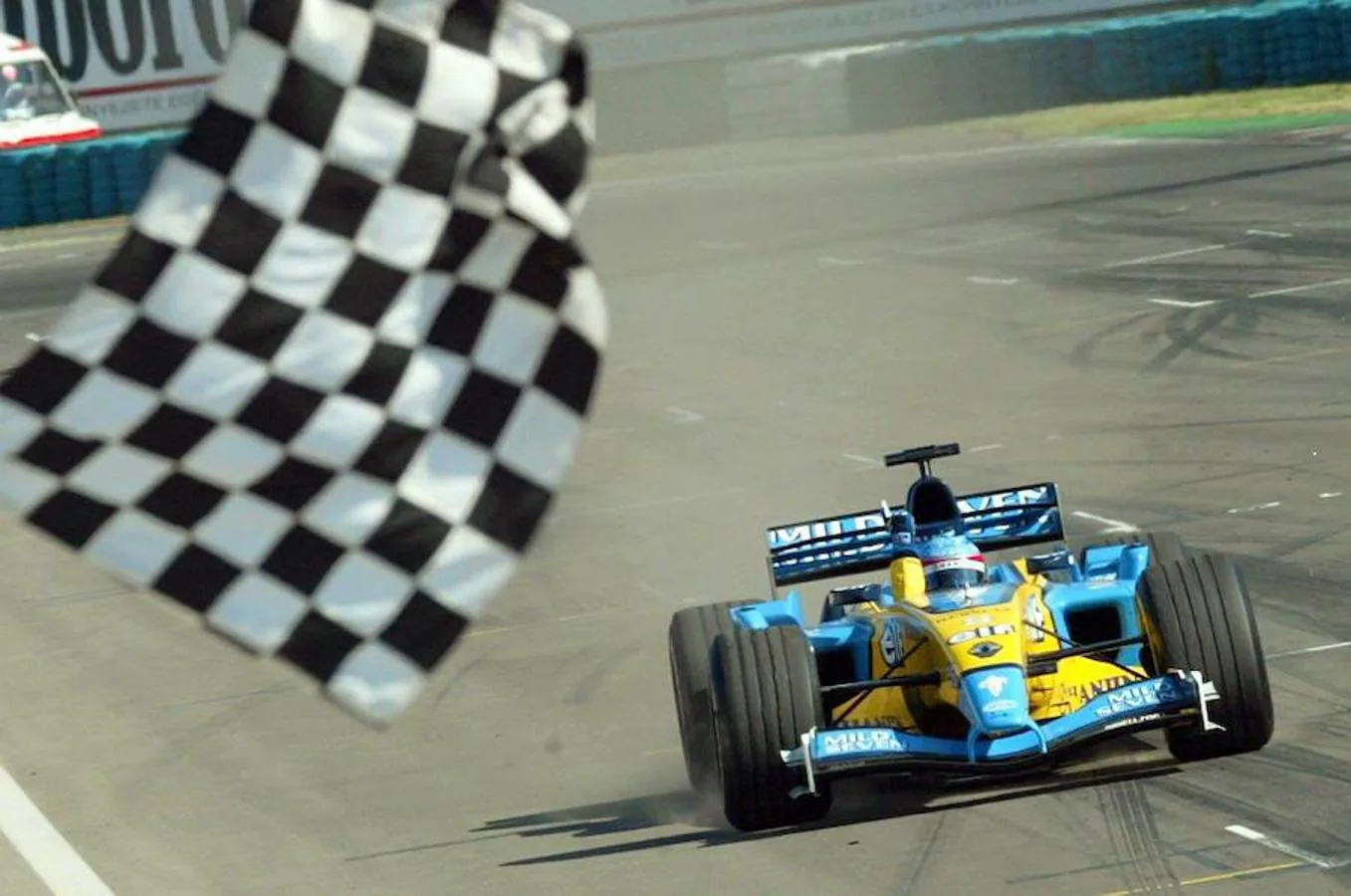 Primera victoria de Fernando Alonso en la Fórmula Uno, En Budapest. 