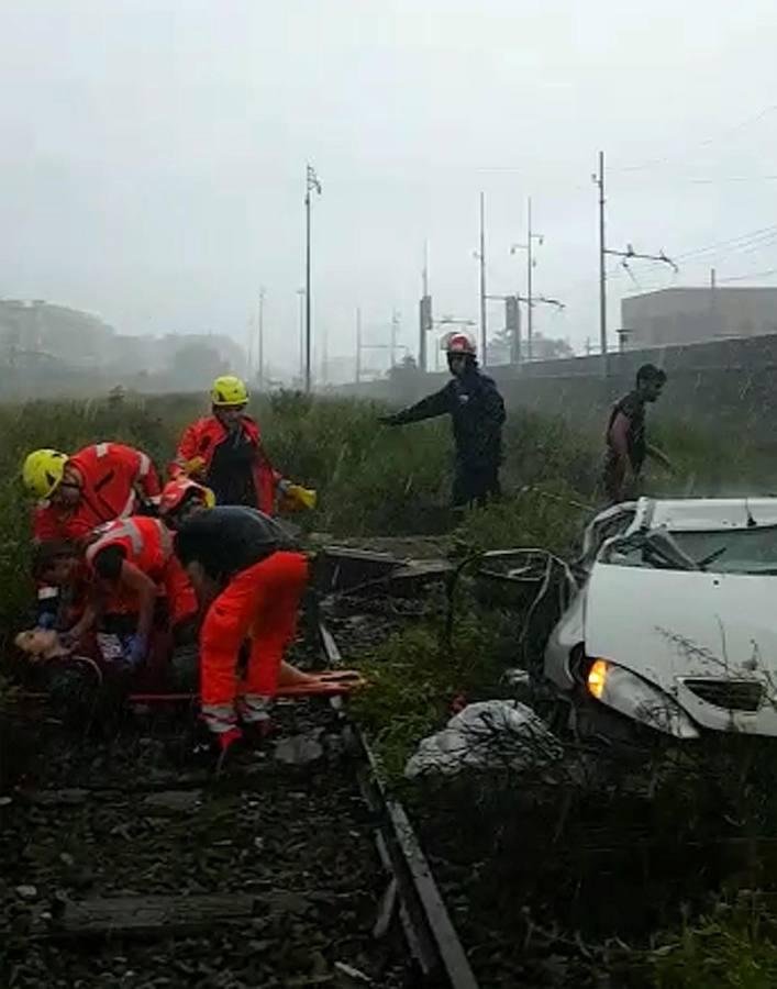 Fotos del accidente del puente derrumbado de una autopista en Génova (Italia)