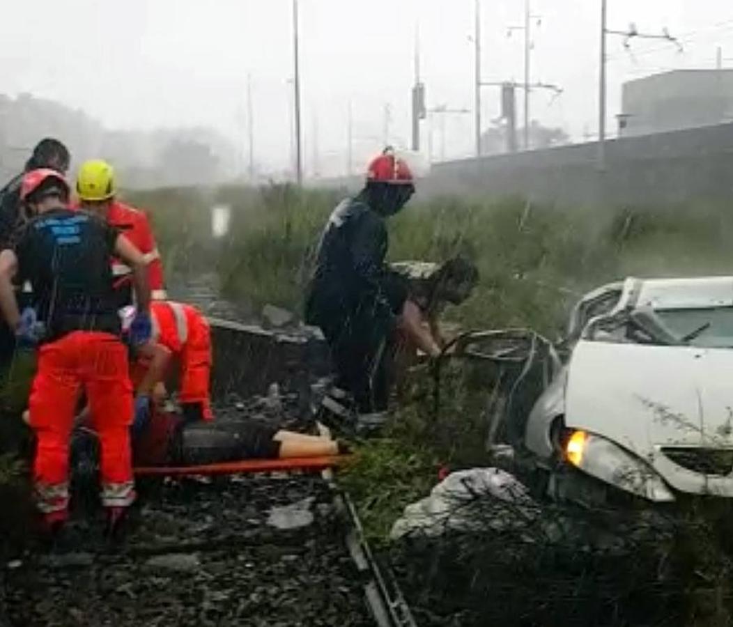 Fotos del accidente del puente derrumbado de una autopista en Génova (Italia)