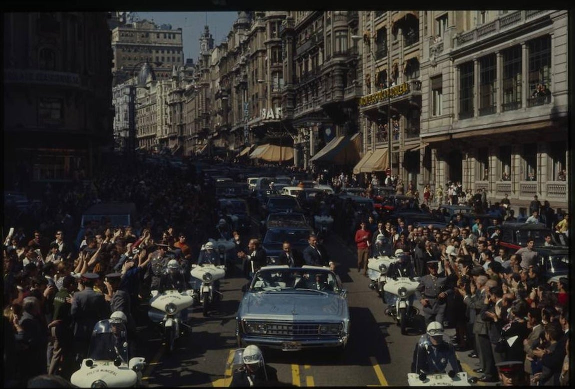 Los astronautas Neil Armstrong, Eldwin Aldrin y Michael Collins en la Gran Vía de Madrid. 