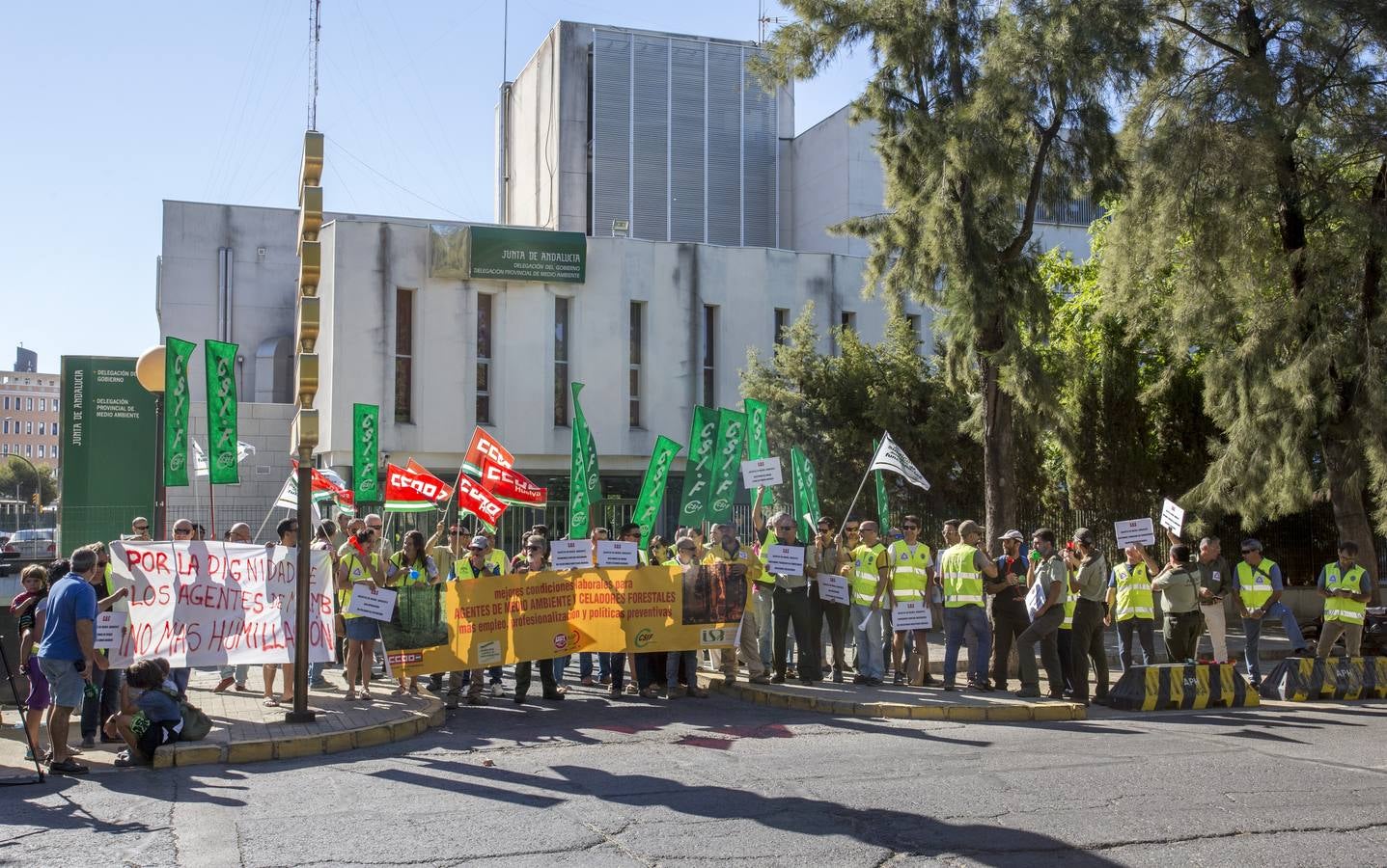 Los empleados del Infoca se manifiestan en Huelva por la precariedad laboral